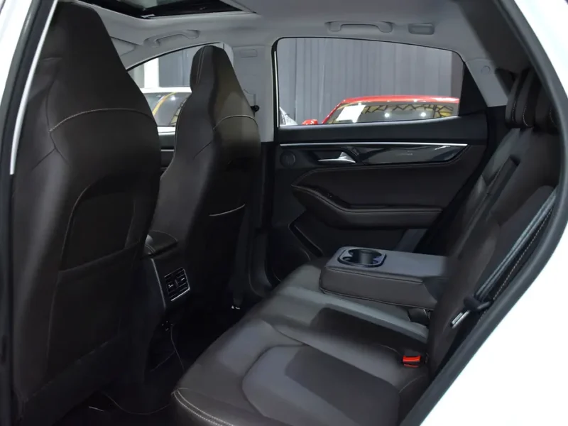 2023 JAC J7 Luxury 4 Cylinders Petol Engine White Brown Sedan GCC Specs Automatic