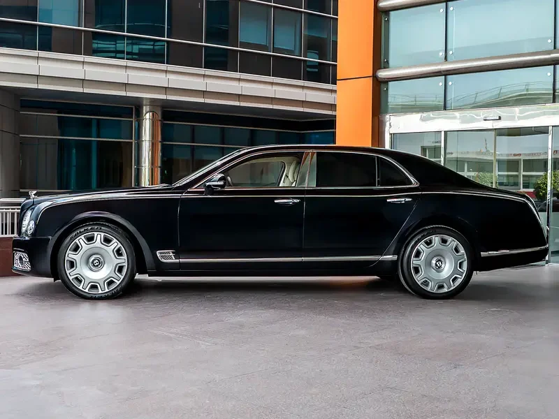 2019 Bentley Mulsanne Standard 6.75-litre Twin-Turbo V8 Petrol Engine Black White Sedan