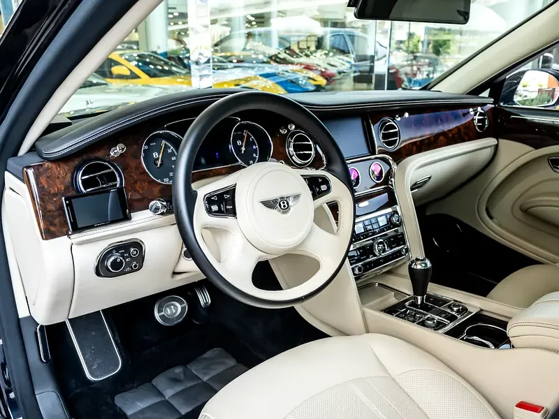 2019 Bentley Mulsanne Standard 6.75-litre Twin-Turbo V8 Petrol Engine Black White Sedan
