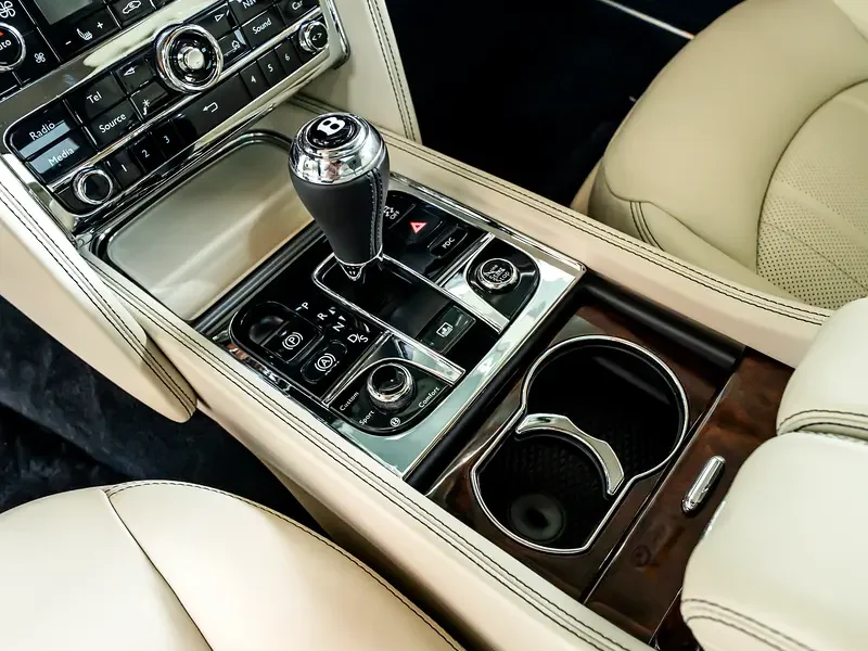 2019 Bentley Mulsanne Standard 6.75-litre Twin-Turbo V8 Petrol Engine Black White Sedan