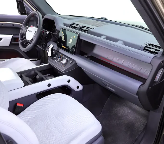 2025 Land Rover Defender 110 Octa P635 4.4-liter Twin-Turbo V8 Engine Gold White SUV