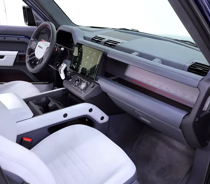 2026 Land Rover Defender 110 Octa P635 4.4-liter Twin-Turbo V8 Engine Blue White SUV