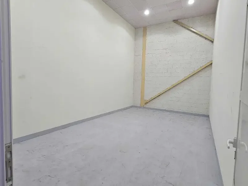 390 sqft SMALL STORAGE WAREHOUSE FOR RENT IN AL QUOZ 4