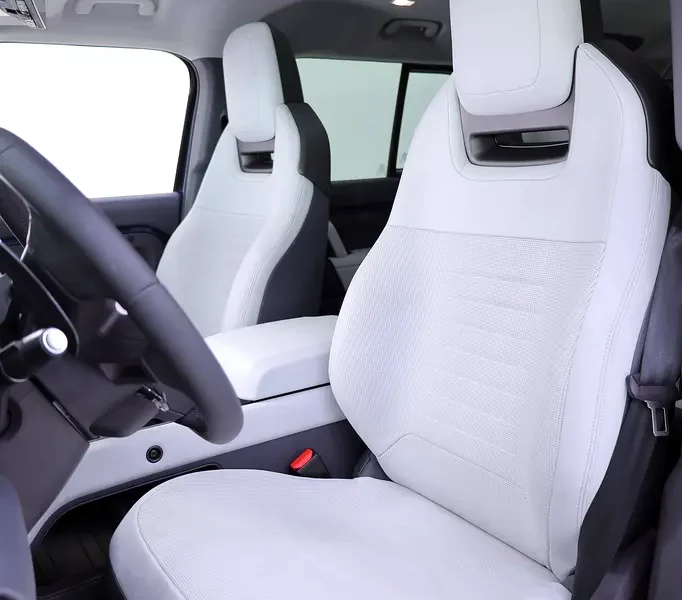 2026 Land Rover Defender 110 Octa P635 4.4-liter Twin-Turbo V8 Engine Blue White SUV