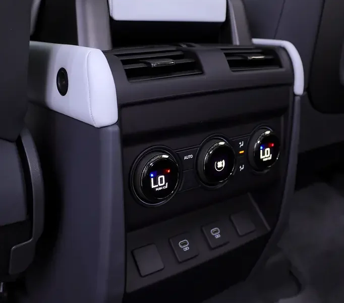 2025 Land Rover Defender 110 Octa P635 4.4-liter Twin-Turbo V8 Engine Gold White SUV